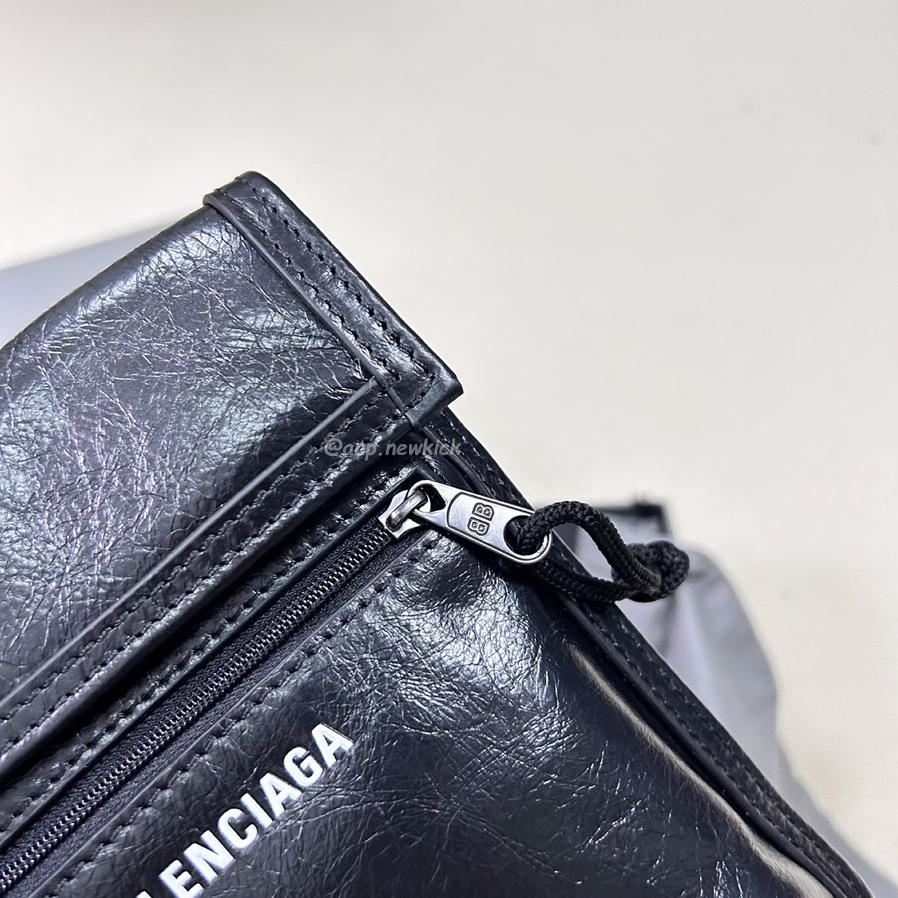 Balenciaga Explorer Arena Cracked Leather Messenger Bag Black (16) - newkick.app